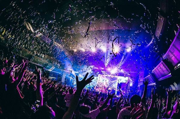 FUNKY MONKEY BΛBY'S、全国ホールツアー『太陽の街ツアー』追加公演を地元八王子で開催【レポート】