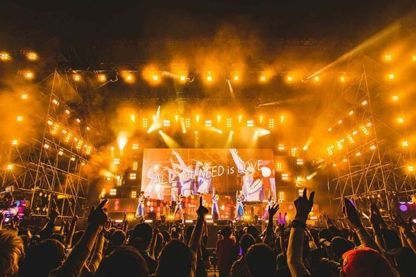 BiSH史上最大規模の野外ワンマンライブ『BiSH OUT of the BLUE』開催　アフタームービーも公開