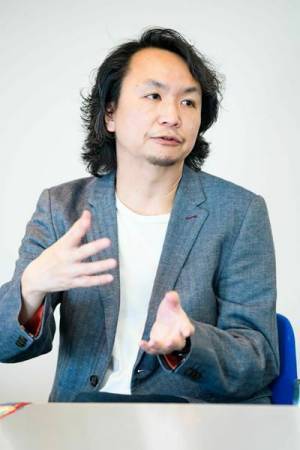 近藤良平 with 長塚圭史　旧知の仲のふたりが創りあげる“新世界”とは？