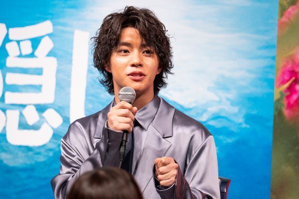 橋本環奈、上白石萌音ら主要キャストにジョン・ケアード、鈴木敏夫も集結 舞台『千と千尋の神隠し』製作発表レポート