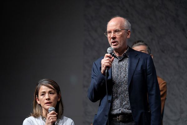 橋本環奈、上白石萌音ら主要キャストにジョン・ケアード、鈴木敏夫も集結 舞台『千と千尋の神隠し』製作発表レポート