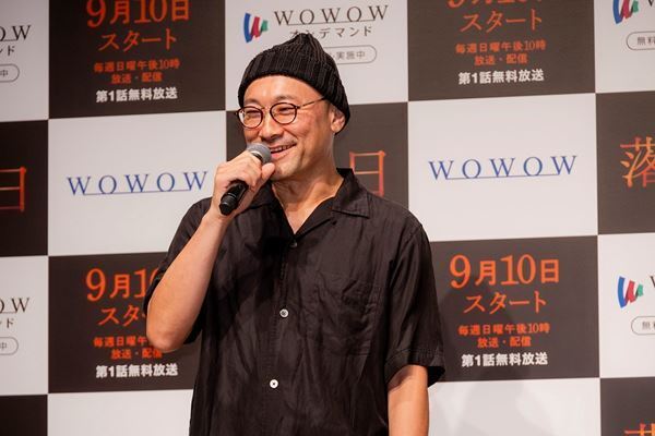 湊かなえが北川景子の誕生日をサプライズで祝福！　『連続ドラマW 湊かなえ「落日」』完成披露試写会開催