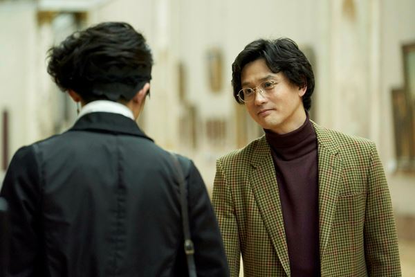 高橋一生主演『岸辺露伴 ルーヴルへ行く』怪しさ漂う新たな場面写真公開