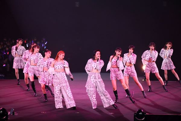 アンジュルムが現体制初の武道館でソロメドレー含む20曲披露、竹内朱莉「これからも最高な空間を作り上げていきたい」