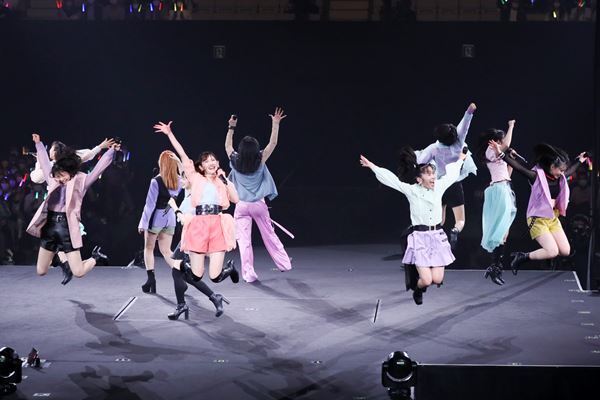 アンジュルムが現体制初の武道館でソロメドレー含む20曲披露、竹内朱莉「これからも最高な空間を作り上げていきたい」