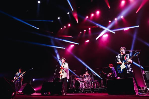 flumpool主催の対バンツアー「Layered Music」、sumikaを迎えた神奈川県民ホール公演オフィシャルレポ