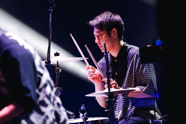 flumpool主催の対バンツアー「Layered Music」、sumikaを迎えた神奈川県民ホール公演オフィシャルレポ