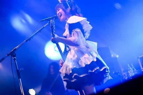 「保守的なのは性に合わない」小鳩ミク＆SAIKIが語るBAND-MAIDの現在地。