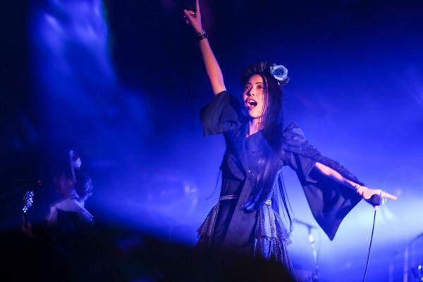 「保守的なのは性に合わない」小鳩ミク＆SAIKIが語るBAND-MAIDの現在地。