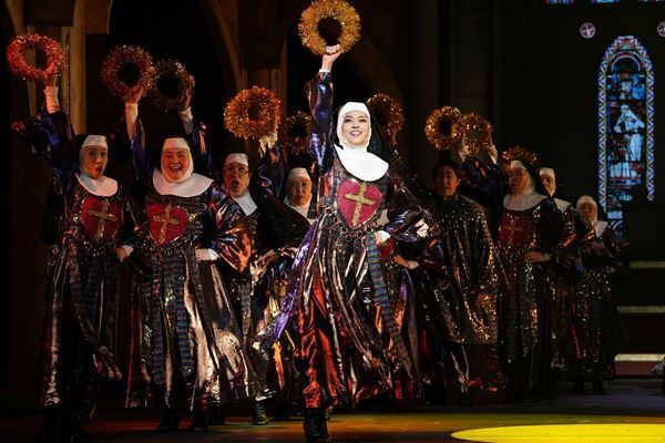 【観劇レポート】人種、宗教を越えた友情と歌を浴びる快楽と。新キャストの好演も光る2022年版ミュージカル『天使にラブ・ソングを～シスター・アクト～』