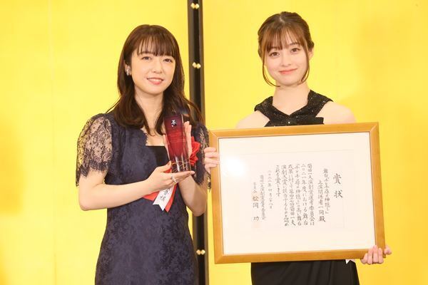 橋本環奈「誰一人欠けても上演出来なかった」、「第47回菊田一夫演劇賞」授賞式でコメント　上白石萌音、松本白鸚らも登壇