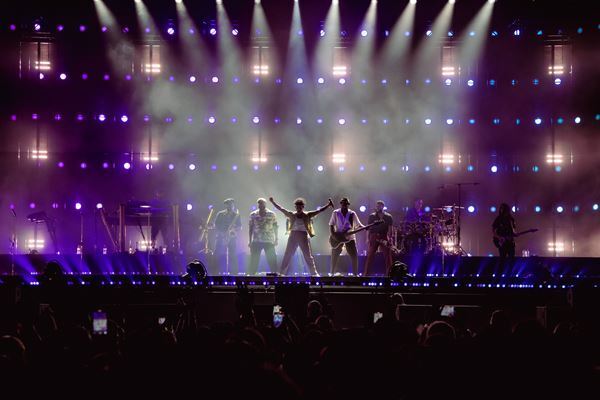 ブルーノ・マーズが日本語で歌うサプライズも、4年ぶりの来日公演に21万人が熱狂