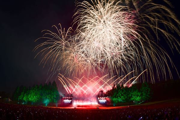 「Disney Music&amp;Fireworks」開幕　「レット・イット・ゴー 〜ありのままで〜」などの名曲とともに七色の花火で1万人を魅了