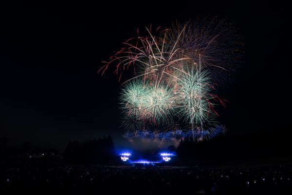 「Disney Music&Fireworks」開幕　「レット・イット・ゴー 〜ありのままで〜」などの名曲とともに七色の花火で1万人を魅了