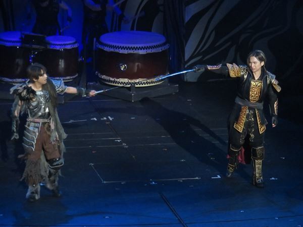 堂本光一、2年ぶりの階段落ち「まだまだやれましたね」　佐藤勝利と劇場＆配信公演2作同時製作の苦労語る