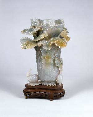 清朝の超絶技巧《翡翠白菜形花瓶》を公開！　『アメイジング・チャイナ 深淵なる中国美術の世界』10月24日より開催