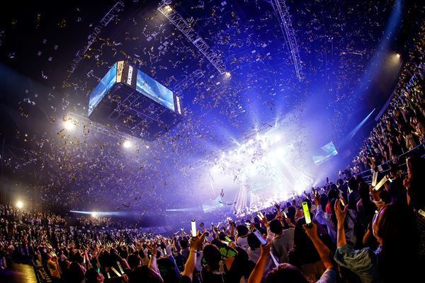 「僕たちの存在で、元気や勇気を与えていきたい」BUDDiiSが見せた新たなステージ　初の横浜武道館ライブレポート