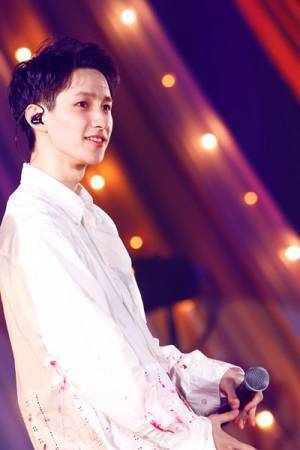 「僕たちの存在で、元気や勇気を与えていきたい」BUDDiiSが見せた新たなステージ　初の横浜武道館ライブレポート