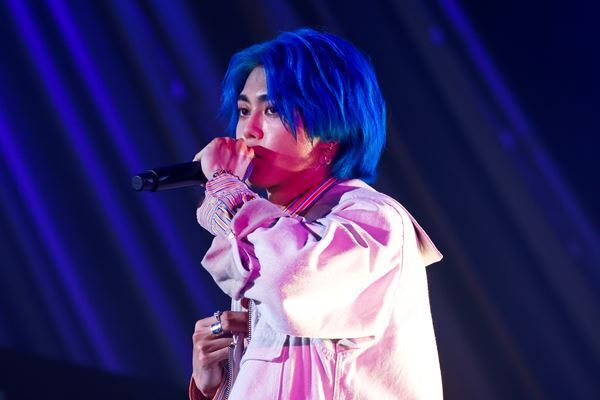 「僕たちの存在で、元気や勇気を与えていきたい」BUDDiiSが見せた新たなステージ　初の横浜武道館ライブレポート