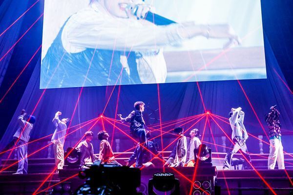 「僕たちの存在で、元気や勇気を与えていきたい」BUDDiiSが見せた新たなステージ　初の横浜武道館ライブレポート