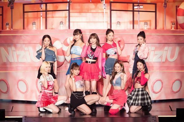 NiziU、初の単独ツアー『Light it Up』完走　ファンからのサプライズにメンバーが涙