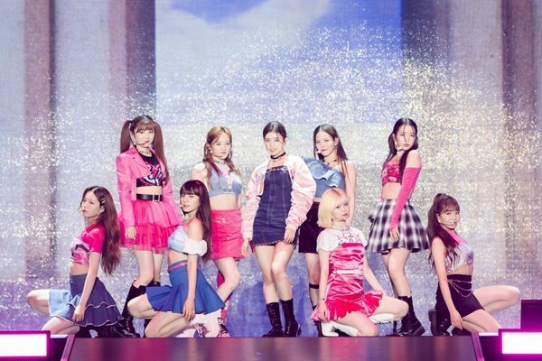 NiziU、15万人を動員する初のドーム公演が決定　MAKO「信じられない気持ちでいっぱい」