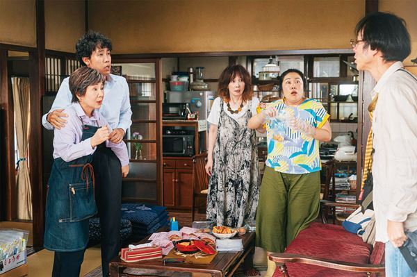 大泉洋が吉永小百合を盾にする情けない姿も　山田洋次監督最新作『こんにちは、母さん』場面写真公開