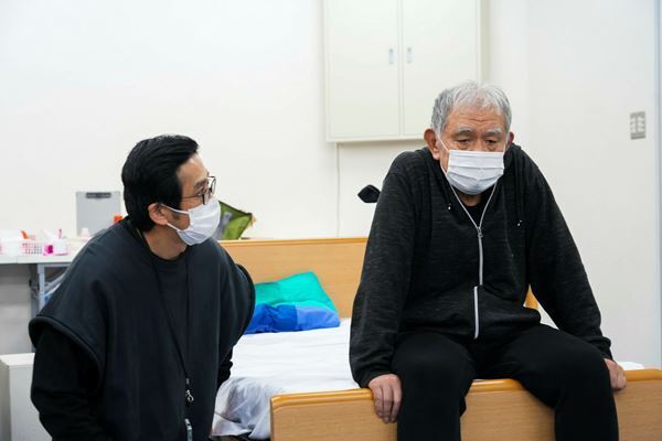 世界平和は簡単ではないけれど――おじさんふたりの交流を描く『じりりた』主演・渡辺哲×酒井敏也×脚本・演出ニシオカ・ト・ニール鼎談