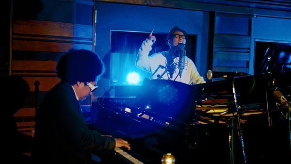 ハナレグミ、レキシ池田貴史のピアノ伴奏で歌う「発光帯」スタジオライブ映像公開
