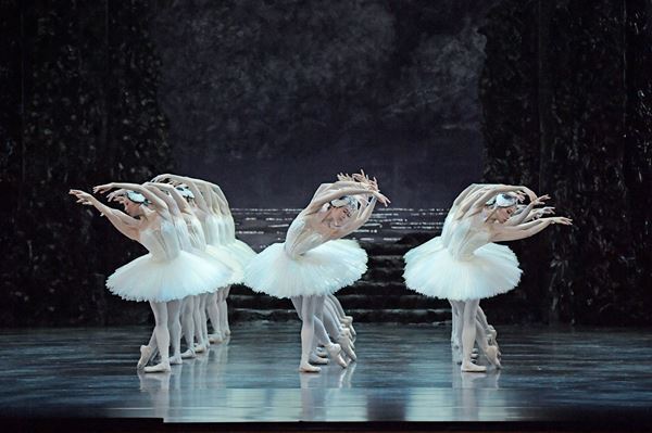 ピーター・ライト版『白鳥の湖』6月新国立劇場にて再演　