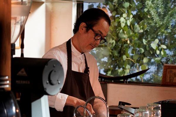 二宮和也は「本当に毎回素晴らしい」。映画『アナログ』リリー・フランキーらとのシーン写真公開