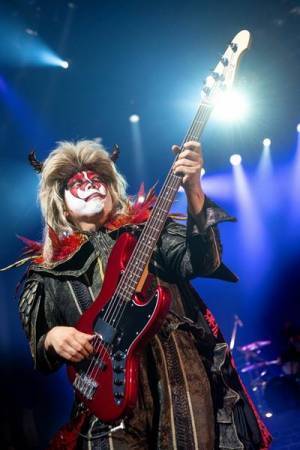 聖飢魔II、松戸・森のホール21で『35++執念の大黒ミサツアー』スタート