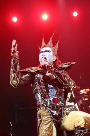 聖飢魔II、松戸・森のホール21で『35++執念の大黒ミサツアー』スタート