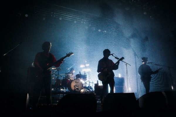 謎多き新人バンド“633”、ストレイテナーとAge Factoryを前座に迎えたツアー初日をレポート