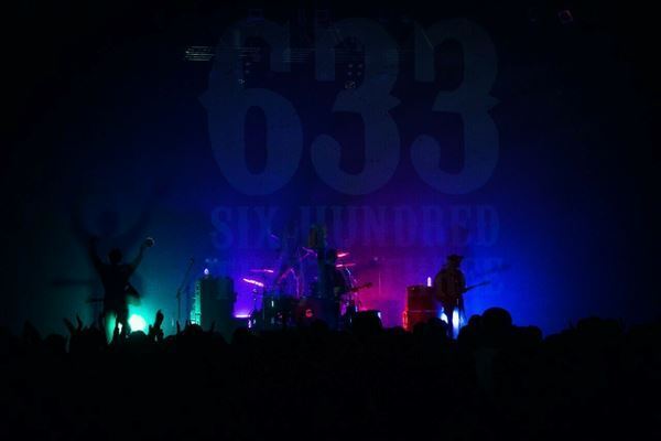 謎多き新人バンド“633”、ストレイテナーとAge Factoryを前座に迎えたツアー初日をレポート