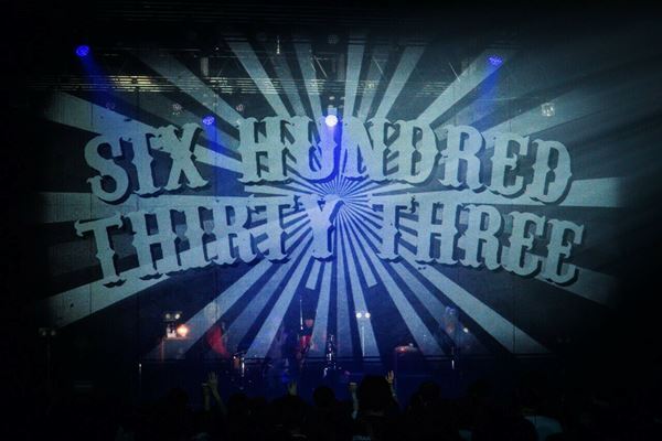 謎多き新人バンド“633”、ストレイテナーとAge Factoryを前座に迎えたツアー初日をレポート