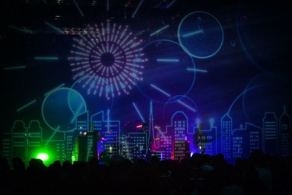 謎多き新人バンド“633”、ストレイテナーとAge Factoryを前座に迎えたツアー初日をレポート