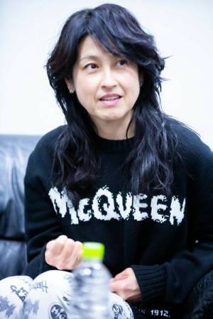 【対談：岸谷香×藤巻亮太 前編】岸谷さんが歌い始めると付いていきたくなるんですよ。旗を振る力があるなあと感じました