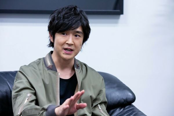 【対談：岸谷香×藤巻亮太 前編】岸谷さんが歌い始めると付いていきたくなるんですよ。旗を振る力があるなあと感じました