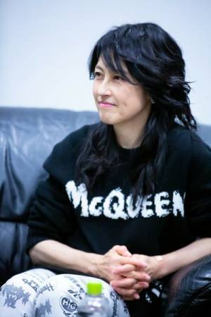 【対談：岸谷香×藤巻亮太 前編】岸谷さんが歌い始めると付いていきたくなるんですよ。旗を振る力があるなあと感じました