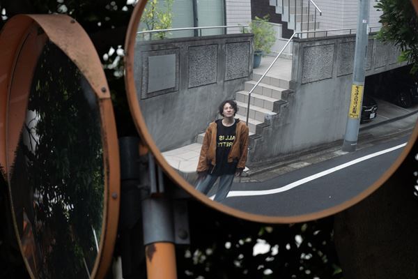 ROTH BART BARON、7thアルバム『HOWL』をリリース「こんなに彩りとエナジーに溢れたアルバムを2022年に作れてよかった」