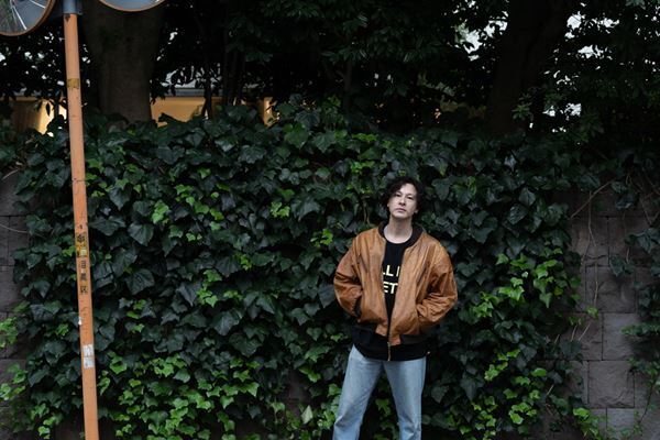 ROTH BART BARON、7thアルバム『HOWL』をリリース「こんなに彩りとエナジーに溢れたアルバムを2022年に作れてよかった」