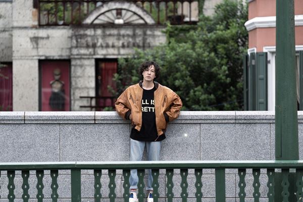 ROTH BART BARON、7thアルバム『HOWL』をリリース「こんなに彩りとエナジーに溢れたアルバムを2022年に作れてよかった」