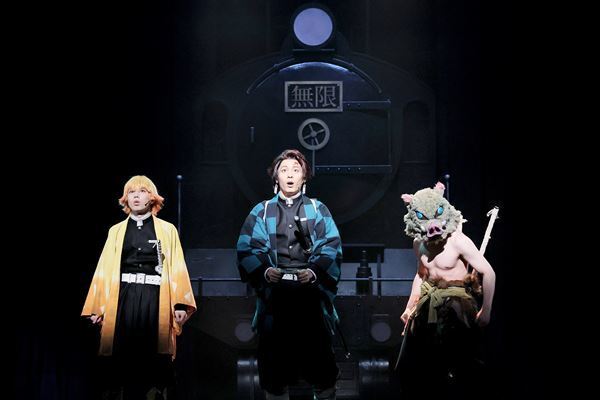 「今は "ただ見届けてほしい"」『舞台「鬼滅の刃」其ノ参 無限夢列車』が開幕　舞台写真＆コメント到着