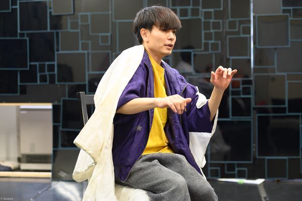 小沢道成の才気みなぎるひとり芝居『鶴かもしれない2020』が開幕