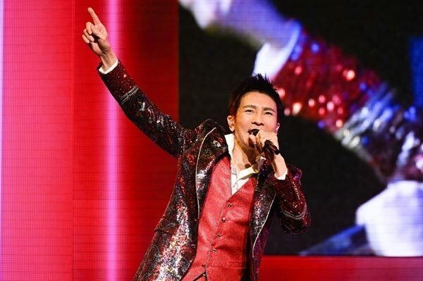『Hiromi Go 50th Anniversary Celebration Tour 2022～Keep Singing～』4月17日サンシティホール公演より 撮影：大平晋也
