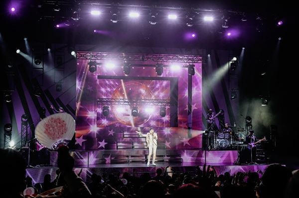 郷ひろみ、デビュー50周年を記念した全国ツアーが開幕　初日公演オフィシャルレポ