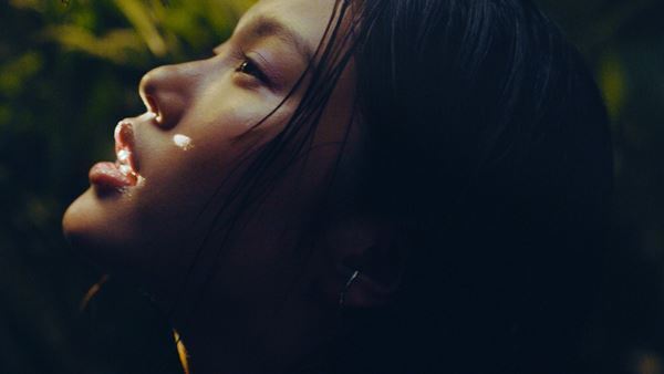 ao、2カ月連続で新曲リリース決定　第1弾は作詞・作曲・編曲に関わった「余所見」をリリース