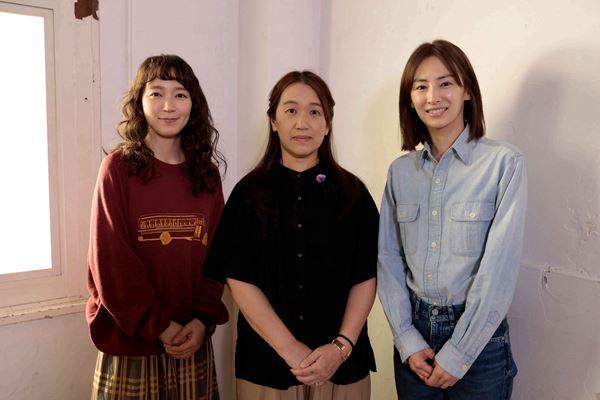 連続ドラマW『落日』原作者の湊かなえが撮影現場訪問「1話ずつが1本の完成作品のよう」