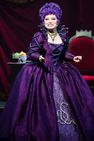 古田新太×天海祐希、舞台『薔薇とサムライ2−海賊女王の帰還−』開幕＆舞台写真到着